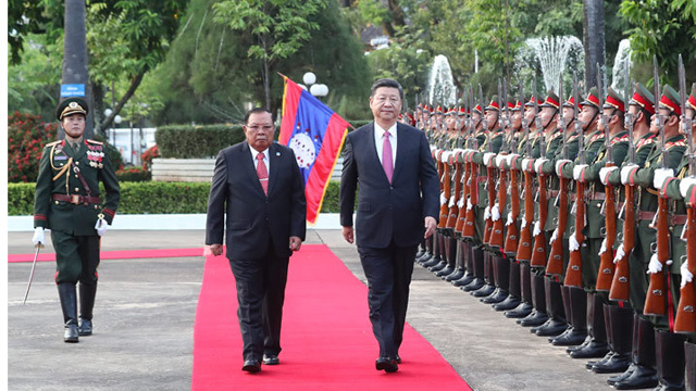 习近平出席老挝人民革命党中央委员会总书记 国家主席举行的欢迎仪式